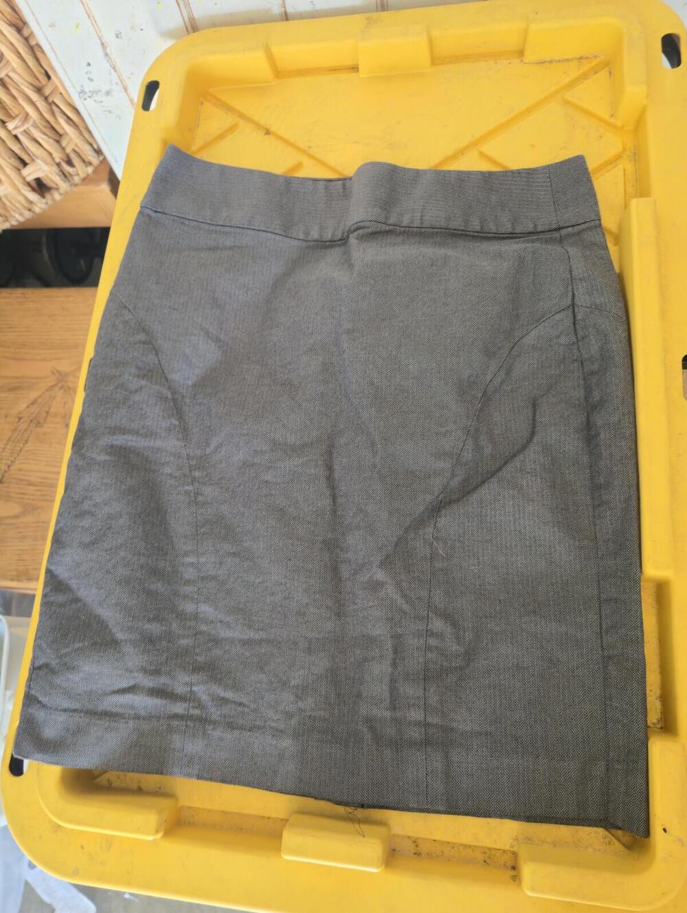 Banana Republic Gray Herringbone Pencil Skirt Size 6